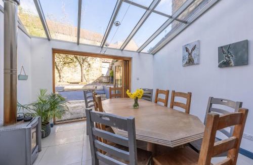 Kirkbymoorside House | WEST END - Beautiful Town House in North Yorkshire Market Town - Sleeping 10