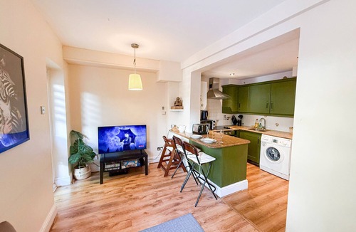 Abingdon House | West Kensington Apt + Garden/WiFi near Earls Court