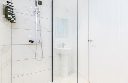Sway Apartment | Westview Cottage bikes/chef/hot tub