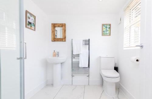 Sway Apartment | Westview Cottage bikes/chef/hot tub