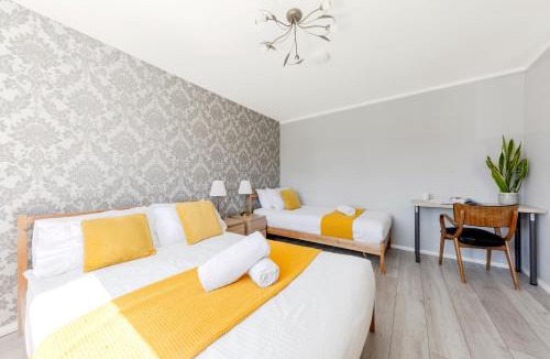 Luton House | Wetherne House, Beautiful Home, Parking Garden WiFi Self Check-in