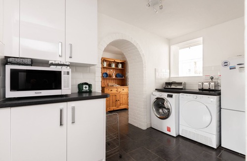Bude Cottage | Wharfinger, views of Bude canal, sea and beaches