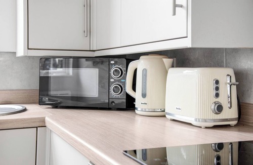 Worcester Apartment | WhiskAwayHomes Taylor Bennett Apartment 3
