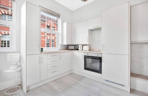 Worcester Apartment | WhiskAwayHomes Taylor Bennett Apartment 3