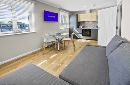 Gosport Cottage | Whitsun 1.5 - an apartment that sleeps 4 guests in 2 bedrooms