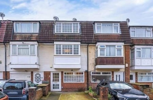 Custom House House | Wilkinson's Home, Great for Contractors, Free parking, Near London Excel