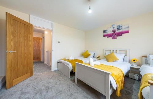 Custom House House | Wilkinsons Home-Free parking, Perfect For Contractors & Weekend getaways, Near London City Airport & Excel