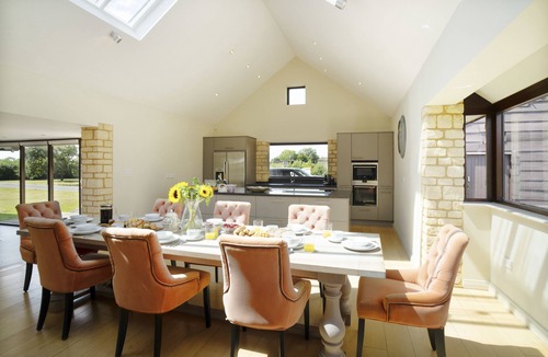 Willersey House | WIllersey Farmhouse, Sleeping 8 people.