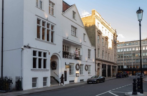 Knightsbridge Apartment | William Mews by onefinestay