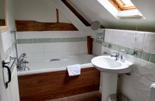 Hay-on-Wye Cottage | Willow Cottage - sleeps 2 guests in 1 bedroom