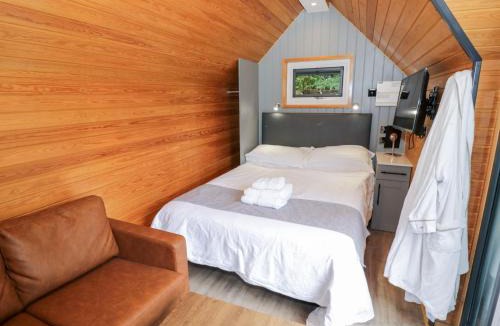 Thorpe House | Willow Lodge At Bridge Lake Farm & Fishery