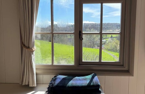 Vobster Cabin | Willow/Luxury Shepherd's Hut with Epic Somerset views