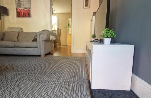 Windsor City Centre Apartment | Windsor Castle amazing Cottage