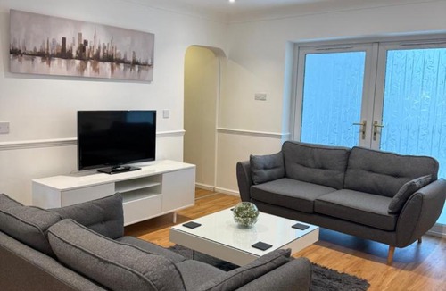 Datchet Villa | Windsor side
