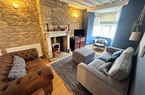 Bourton-on-the-Water Cottage | Wisteria Cottage, 5* Location, Parking, Cotswolds