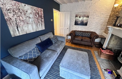 Bourton-on-the-Water Cottage | Wisteria Cottage, 5* Location, Parking, Cotswolds
