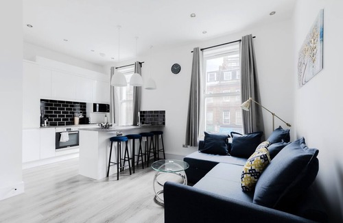 Harrow Road Apartment | Wonderful 2 Bed and 2 Baths near Portobello Road