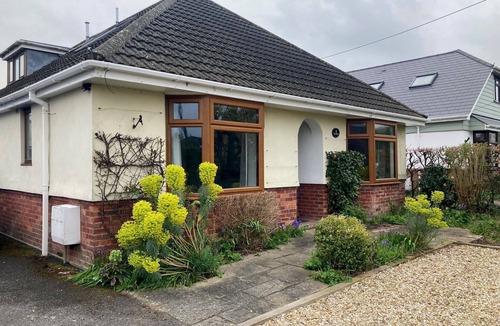 Wool Apartment | Wonderful accommodation with double bedroom en-suite shower, lounge and WiFi