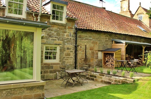 Great Broughton House | Wonderful villa for 4 guests with WIFI, TV and terrace