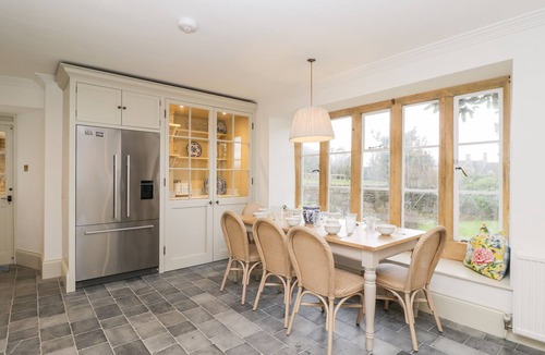 Mangotsfield House | WOOD STANWAY HOUSE, family friendly, with open fire in Toddington