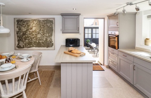 Pitchcombe Cottage | WOODBINE COTTAGE, pet friendly, with open fire in Bidford-On-Avon