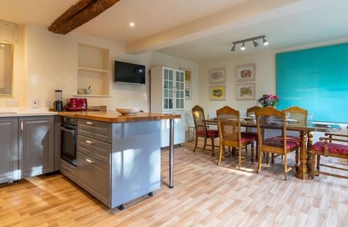 Rendcomb Cottage | Woodmancote Manor Cottage, near Cirencester - sleeps 6 guests in 3 bedrooms