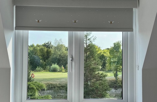 Bedford Cottage | Your peaceful home away from home - Harry's Lakeside hideout.