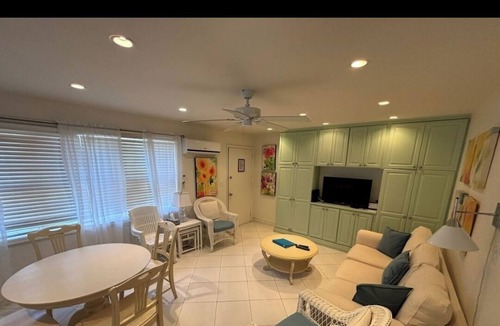 Discovery Bay Condo | Your Tropical Home Away From Home