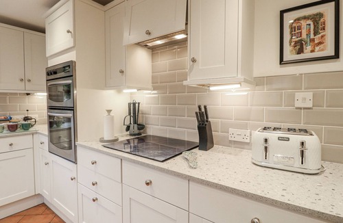 Alton Cottage | YOXALL COTTAGE, family friendly, character holiday cottage in Alton