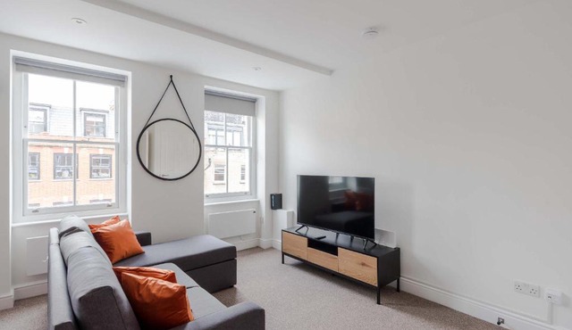 1-Bed Fitzrovia Flat - West End - Sleeps 4