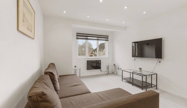 1 Bed Flat Near ExCel, DLR & City Airport