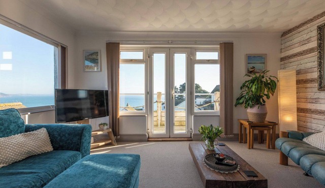 1 Bed Flat - Sleeps 2 - Pets - Balcony - Parking