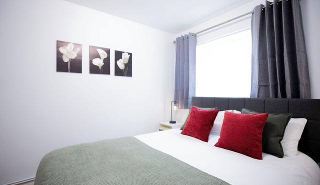 1 Bed Flat - Sleeps 4 - Pets - Parking - Wifi