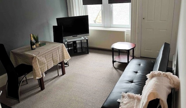 1 bed Flat With Basic Furnishings & White Goods in Gourock