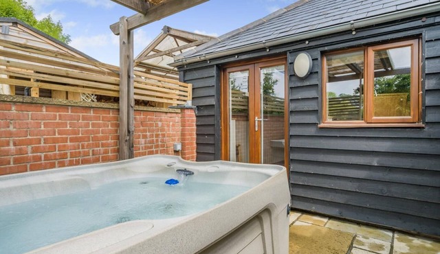 1 Bed in Blashford (oc-n32252)