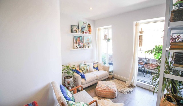 1 Bed with Balcony in Maidenhead by Elizabeth Line