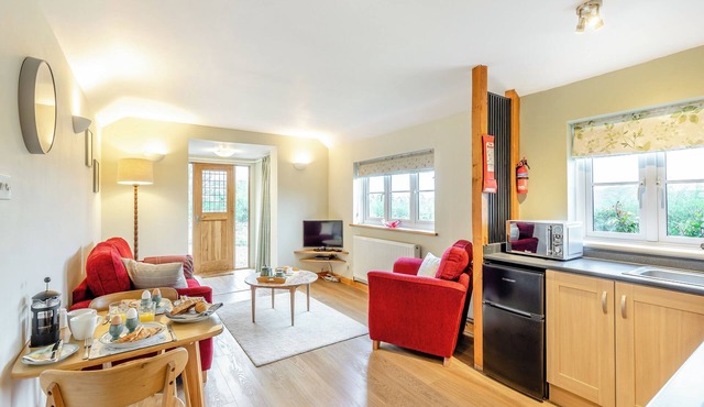 1 bedroom accommodation in Ridgeway Cross, near Malvern