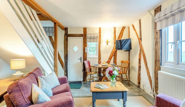 1 bedroom accommodation in Ridgeway Cross, near Malvern