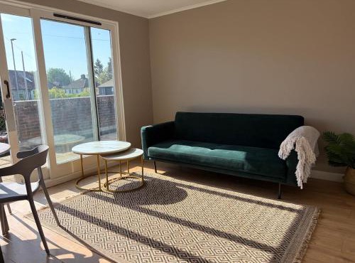 1 BR Flat Near City Centre with Parking
