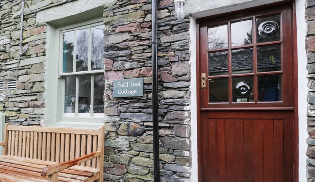 1 FIELD FOOT COTTAGE, pet friendly, with open fire in Grasmere