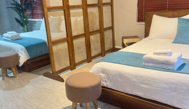 1 King Bed & 2 Queen Beds 1.5 miles from the beach