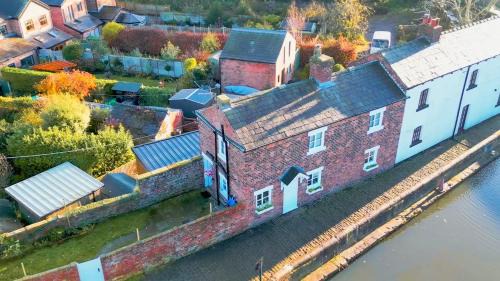 1 Top Locks Cottage