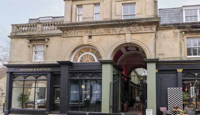 12 MONTPELLIER ARCADE, pet friendly in Cheltenham