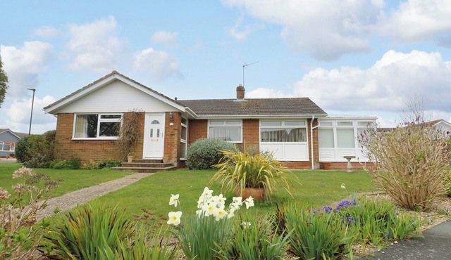 14 ORCHARD ROAD, pet friendly, country holiday cottage in Seaview