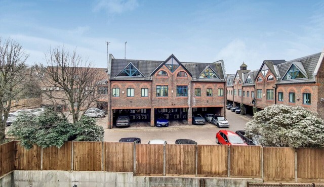 15 GW - Sara Suite - Lovely Deluxe Wembley Harrow Apartment