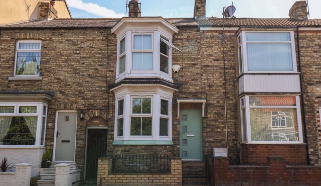 174 HIGH STREET, pet friendly, with open fire in Marske-By-The-Sea