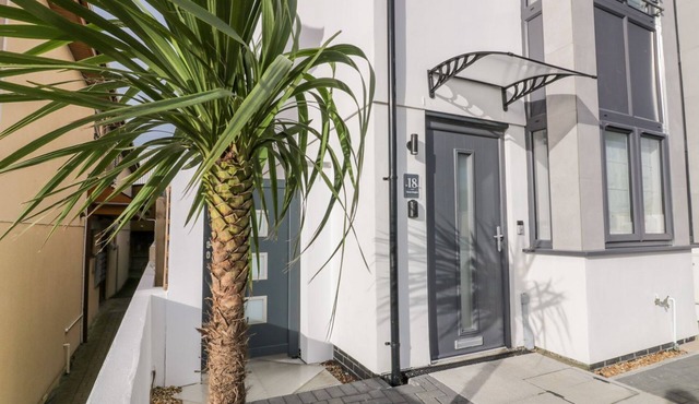 18 OCEAN HEIGHTS, family friendly, country holiday cottage in Newquay