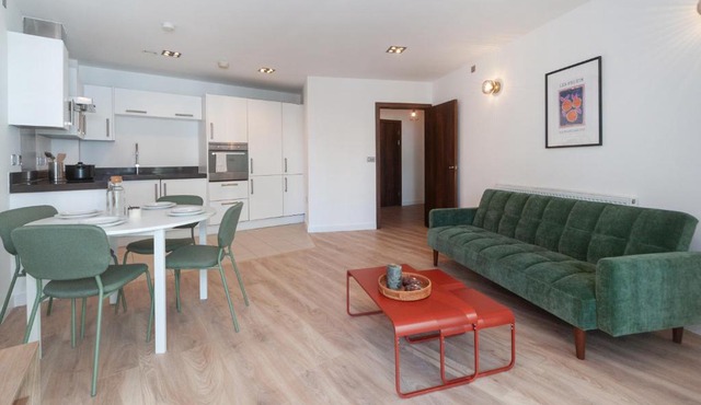 1BR Flat 2-mins to RAD 5 mins to Battersea Park