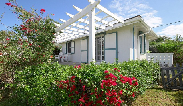 1BR Hillside Cottage on Peaceful Private Estate