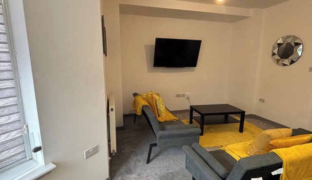 1BR Parkside Apt Contractors & Families w/Parking